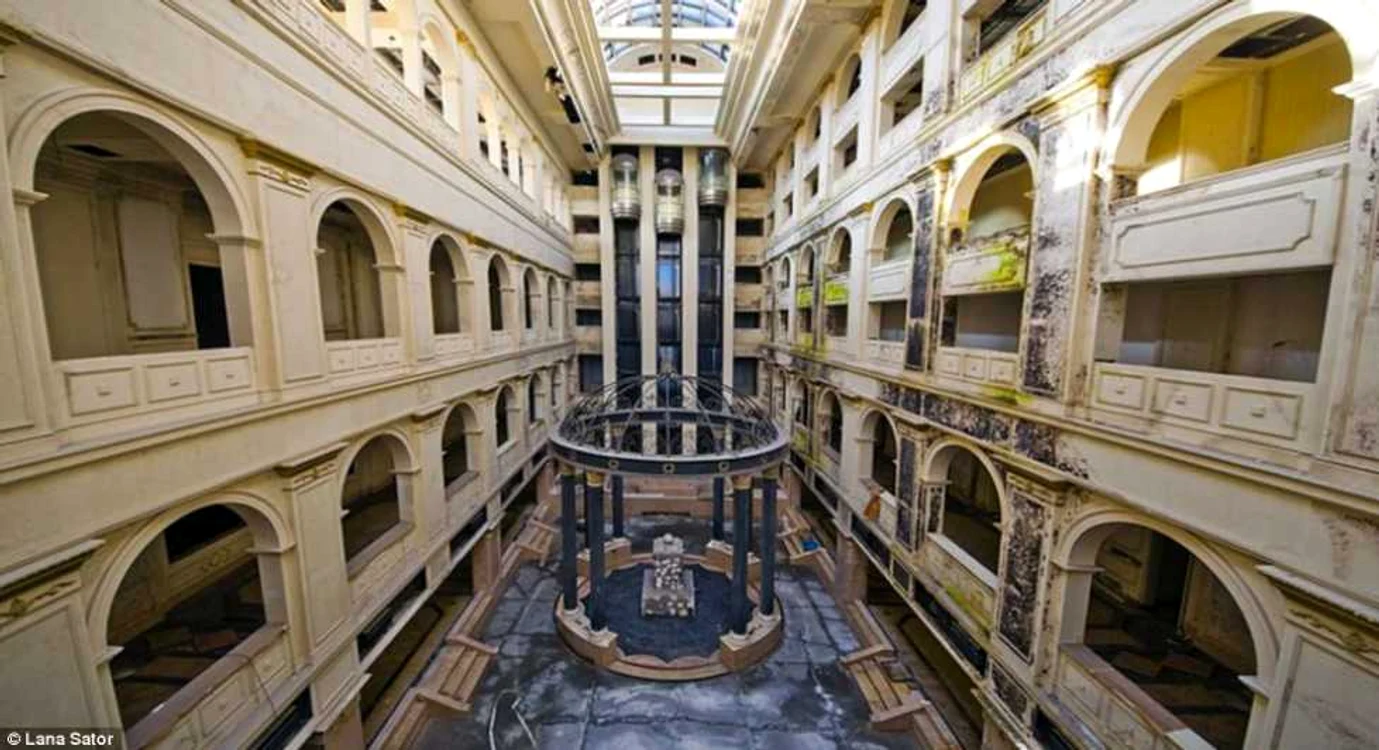 Hotelul urma să aibă aproximativ 50.000 de metri pătraţi FOTO Lana Sator (Daily Mail)