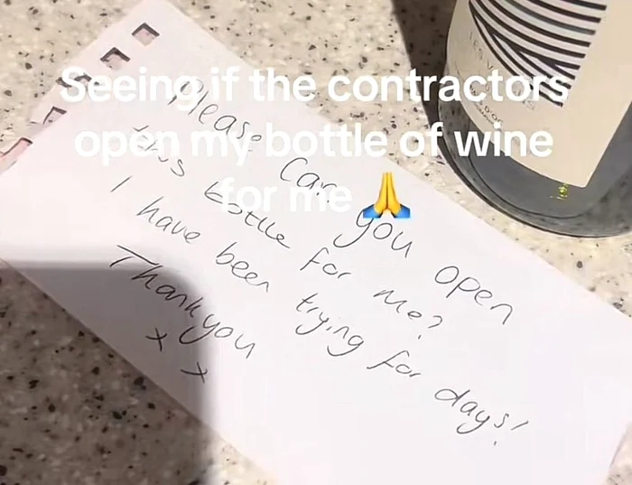 Biletul neașteptat lăsat de o proprietară care i-a amuzat pe muncitori FOTO: Captură video