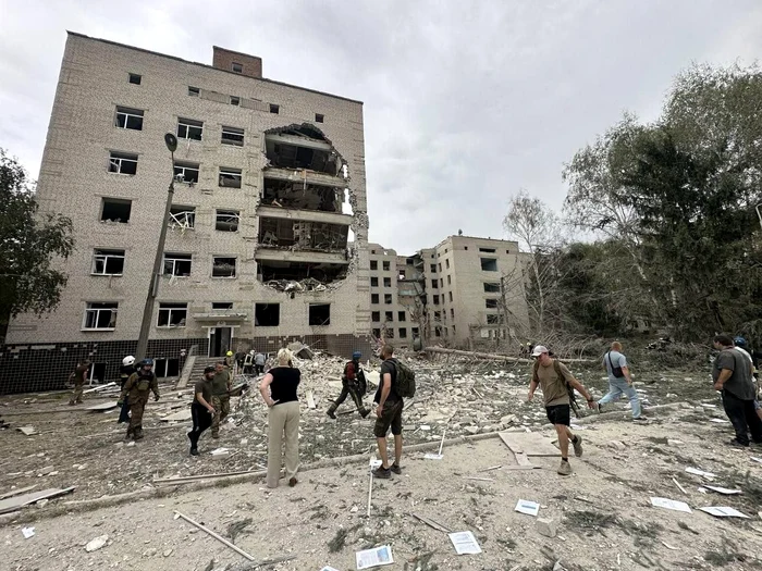 Atacul rusesc a distrus parțial clădirea Institutului Militar de Comunicații din Poltava/ FOTO:X