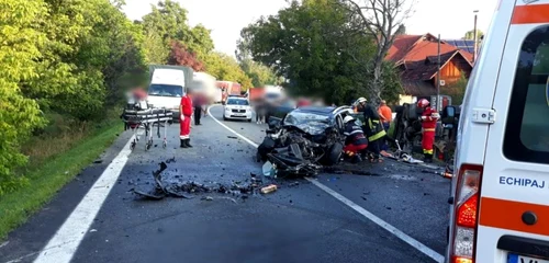 Accident pe Valea Oltului DN 7 - E 81 la Seaca în Călimăneşti - Vâlcea cu şapte victime din care două decedate Foto Adevărul