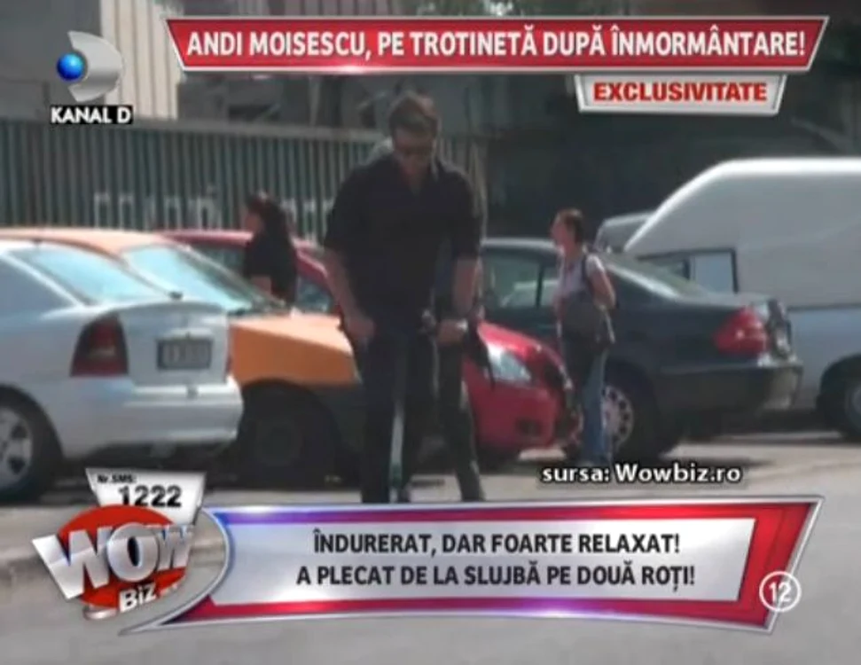 Câteva minute mai târziu şi-a scos trotineta din maşină şi a început să se plimbe în jurul cimitirului (captură: WOWbiz)
