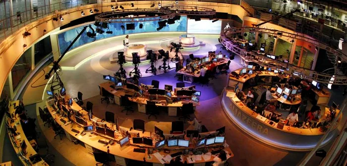 Newsroomul din sediul Al Jazeera de la Doha a rămas gol, după ce toţi jurnaliştii au demisionat. FOTO: Reuters