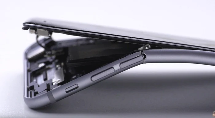 
    iPhone 6 se îndoia foarte ușorFOTO UnboxTherapy  