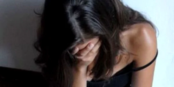 Alba Iulia: O tânără a fost violată sub ameninţarea unui pistol de jucărie