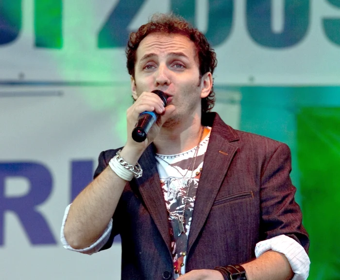 
    Mihai Trăistariu şi-a pus mari speranţa în piesa "Paradisio" pentru Eurovision 2016Foto: Mediafax  