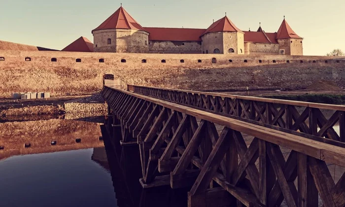 Au început lucrările pentru construcția celui de al doilea pod al Cetății Făgăraș jpeg