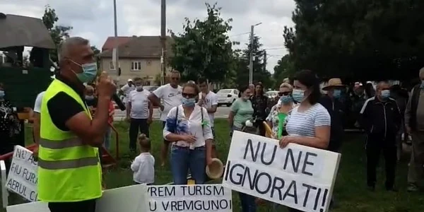 protest costinesti gunoi foto iorga cheta raveta