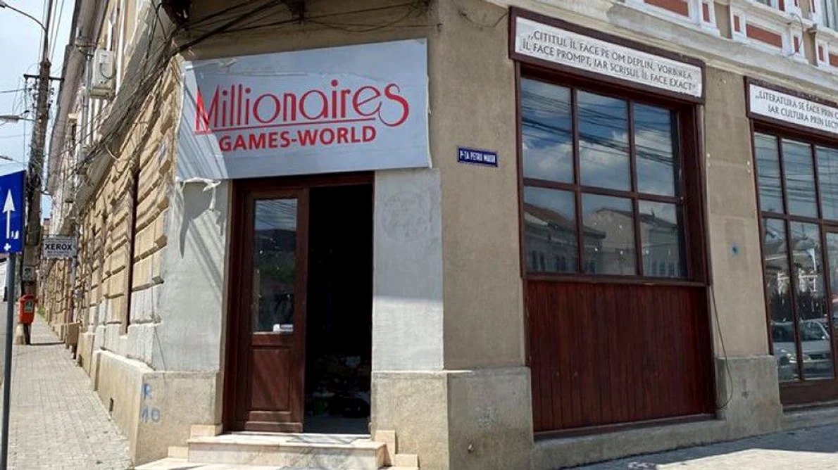 Sală de păcănele în fostul sediu al Bibliotecii Municipale din Reghin jpeg