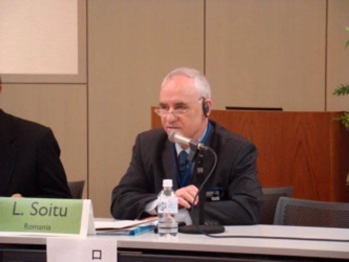 Profesorul universitar dr. Laurenţiu Şoitu susţine că nu va renunţa la catedră în următorii trei ani