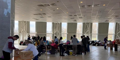Centru colectare ajutor refugiati la pavilionul Constanta foto primaria constanta