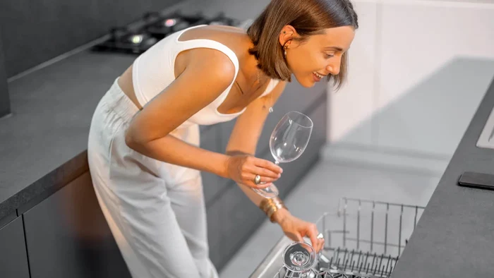 Paharele tale vor fi din nou strălucitoare și fără calcar.