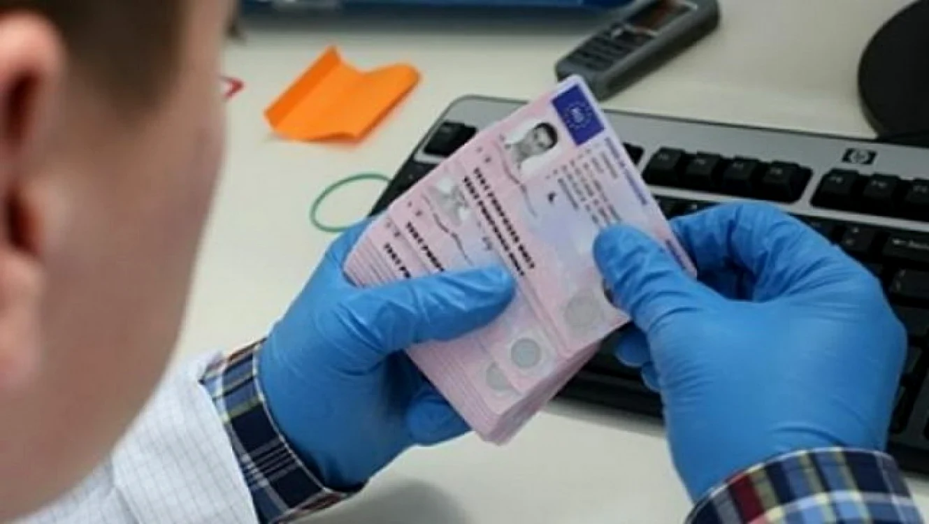 După o lună în care şoferilor români întorşi din Marea Britanie li s-a