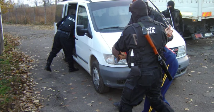 Brăila:Poliţiştii au luat la periat locurile generatoare de infracţionalitate