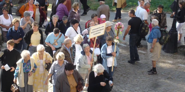 Sute de credincioşi au început sărbătorile în pelerinaj, la mănăstiri