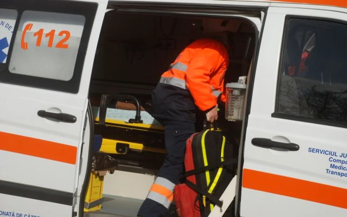 
    Bărbatul a încercat să se spânzure după ce şi-a înjunghiat soţiafoto: adevarul.ro  