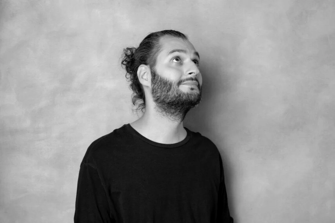 Omid Ghannadi a ajuns în România şi, poate printr-un dat al sorţii, a terminat Universitatea de Arhitectură şi Urbanism „Ion Mincu“ din Bucureşti.