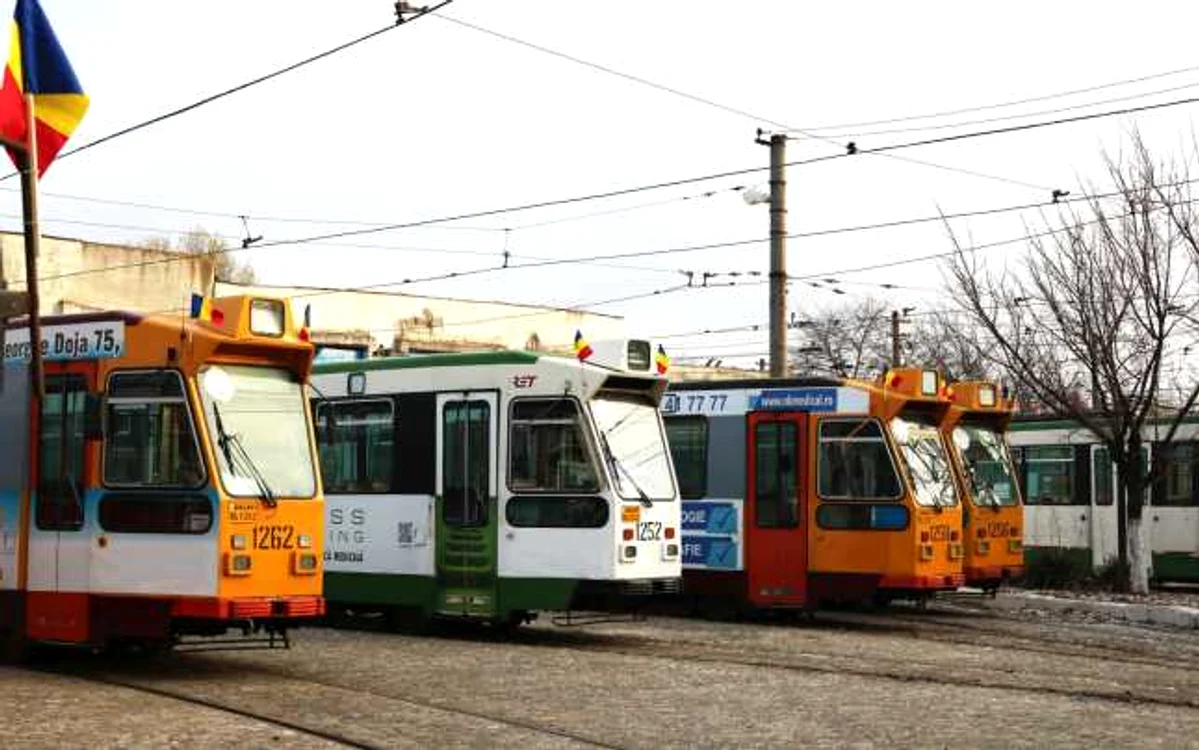 Mijloacele de transport public din Galaţi decorate de Ziua României FOTO Transurb SA