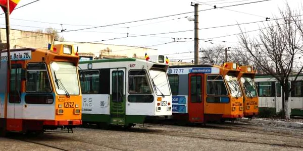 Mijloacele de transport public din Galaţi decorate de Ziua României FOTO Transurb SA