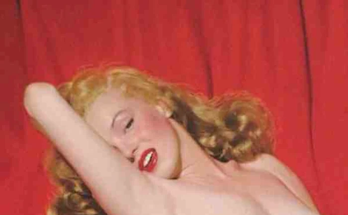 Marilyn Monroe a pozat goală în 1949, când o asemenea imagine însemna nebunie purăFoto: LimitedRuns.com