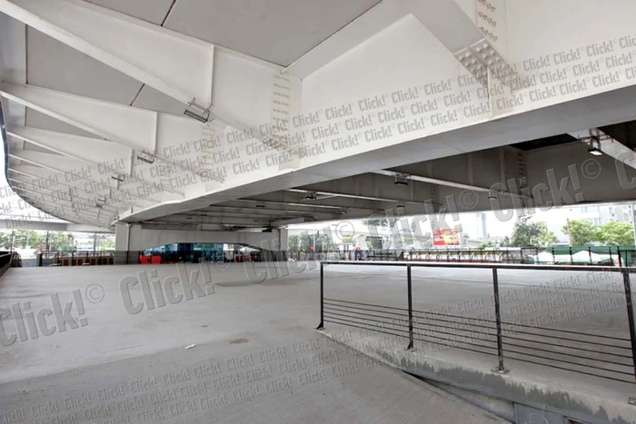 Trotuarul rulant are o lungime de 240 de metri şi o capacitate a benzilor rulante de 6.000 de persoane pe oră, pe fiecare sens (Fotografii: Sever Gheorghe )