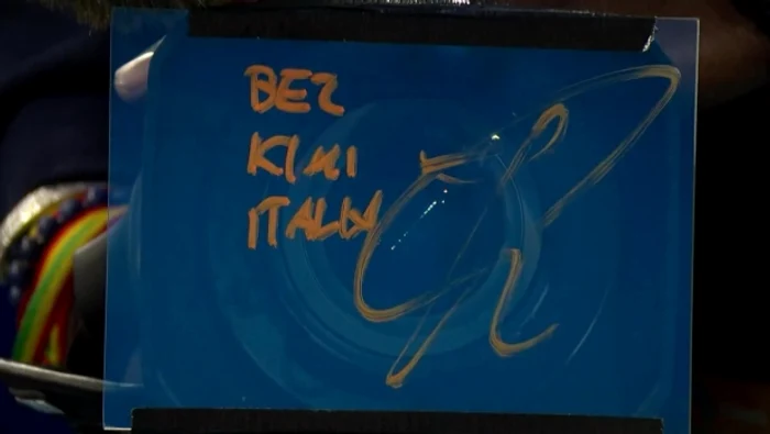 Mesajul scris de Jannik pe ecranul camerei  FOTO Captură