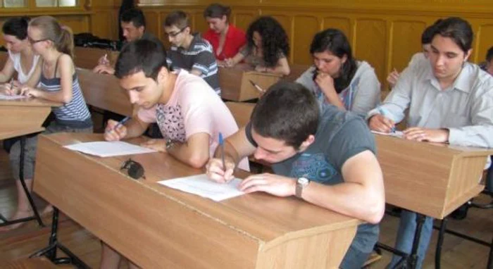 Examenul scris la limba română, prima probă de foc a Bac-ului de toamnă