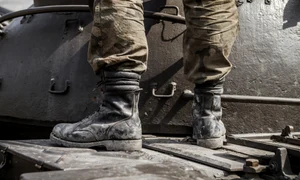 picioare bocanci soldat uniforma militara shutterstock 2087210071 jpg