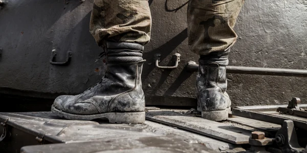 picioare bocanci soldat uniforma militara shutterstock 2087210071 jpg