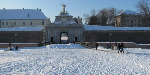Labirintul este construit în zona Obeliscului şi a Porţii a III-a