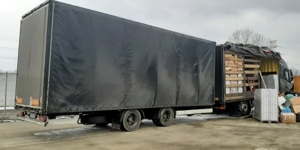Tir din Ucraina sosit la Braşov după ajutoare FOTO Ioan Buciumar