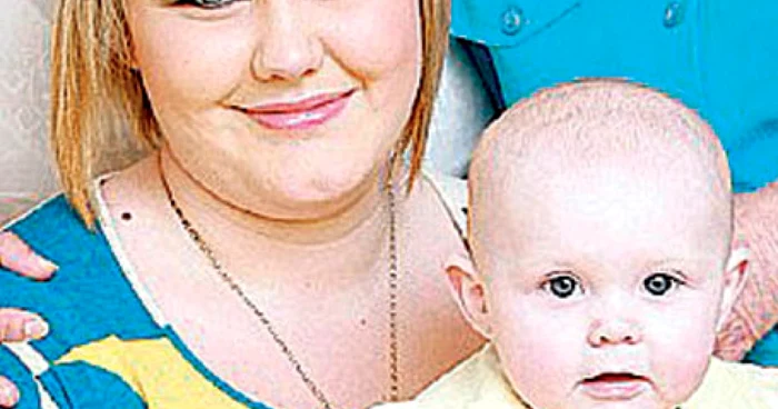 Bunica Jane Hutchinson alături de fiica Pauline, nepoata Kayleigh şi strănepoata Sarah
