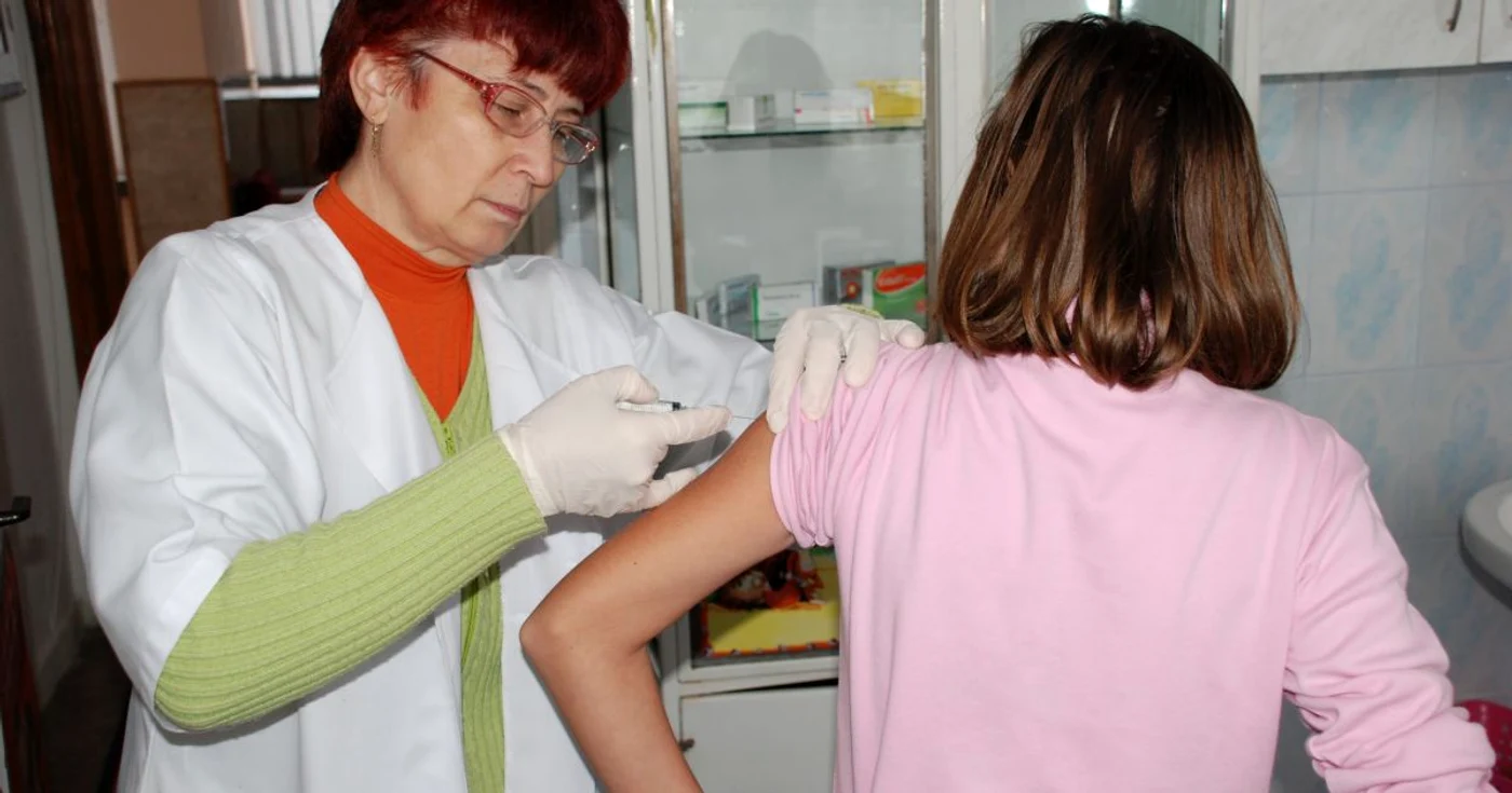 Primii care s-au vaccinat sunt elevii