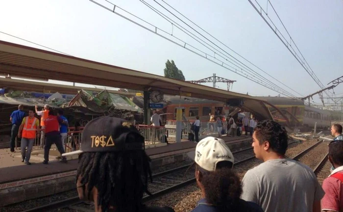 Un tren a deraiat langa Paris FOTO Twitter