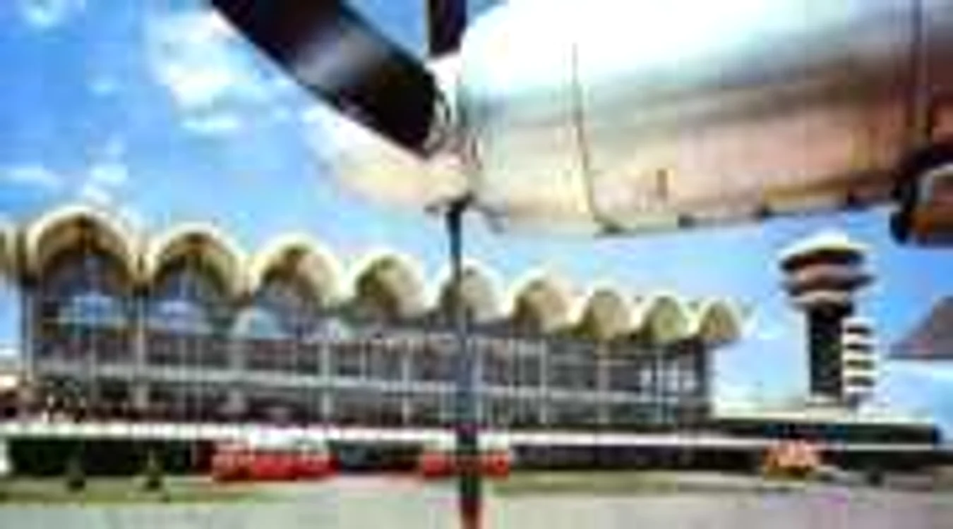 Acţionarii aeroporturilor Băneasa şi Otopeni au aprobat fuziunea