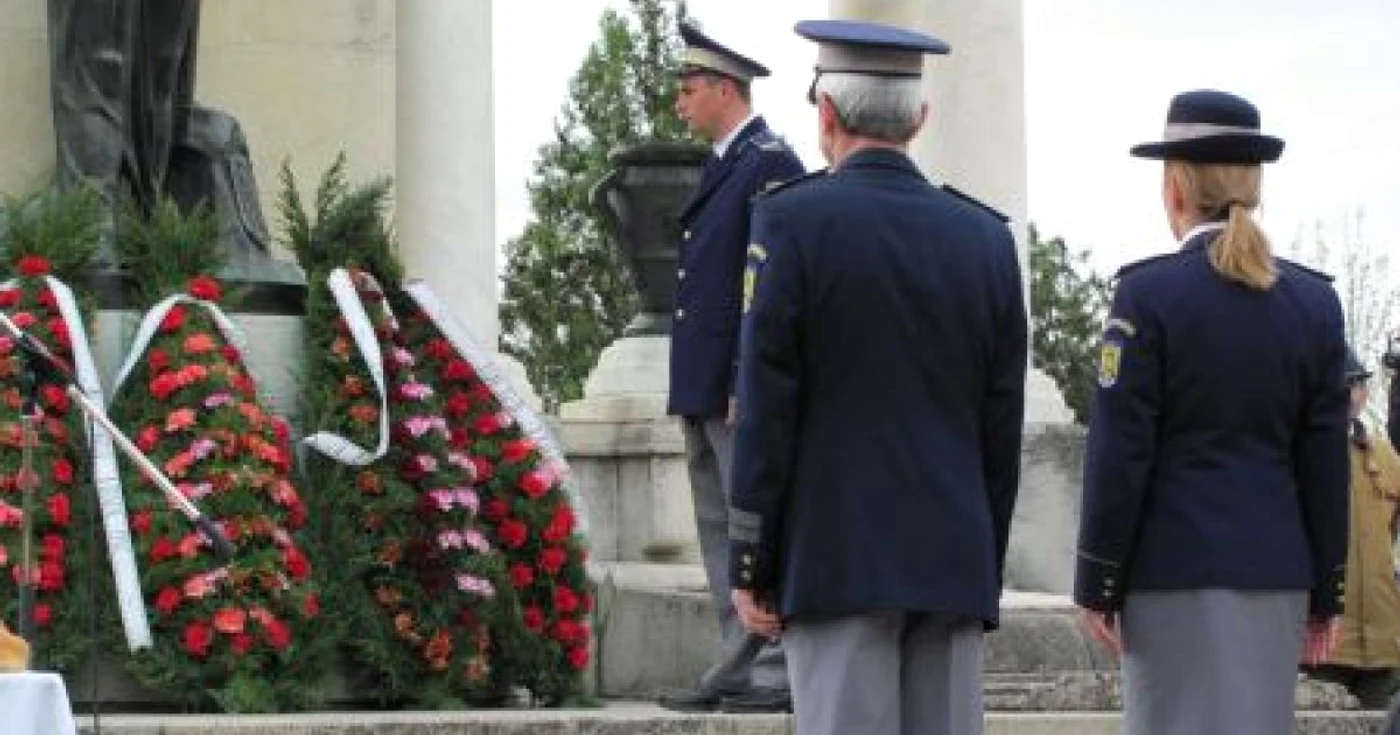 La Monumentul Eroilor din Severin, au fost depuse astăzi coroane de flori