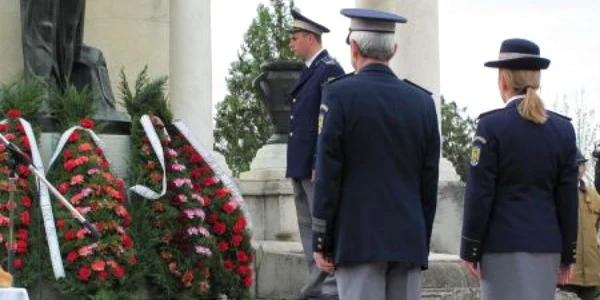 La Monumentul Eroilor din Severin, au fost depuse astăzi coroane de flori
