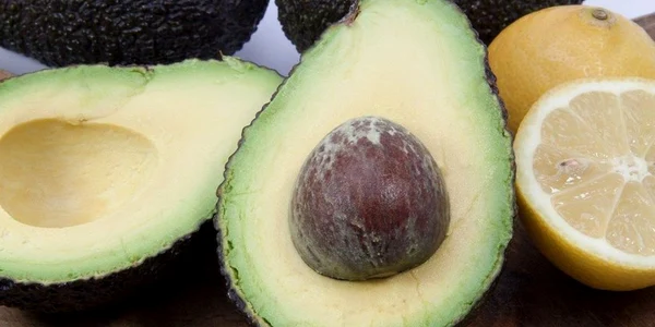 Nu arunca sâmburele de avocado! Are beneficii uimitoare pentru organism