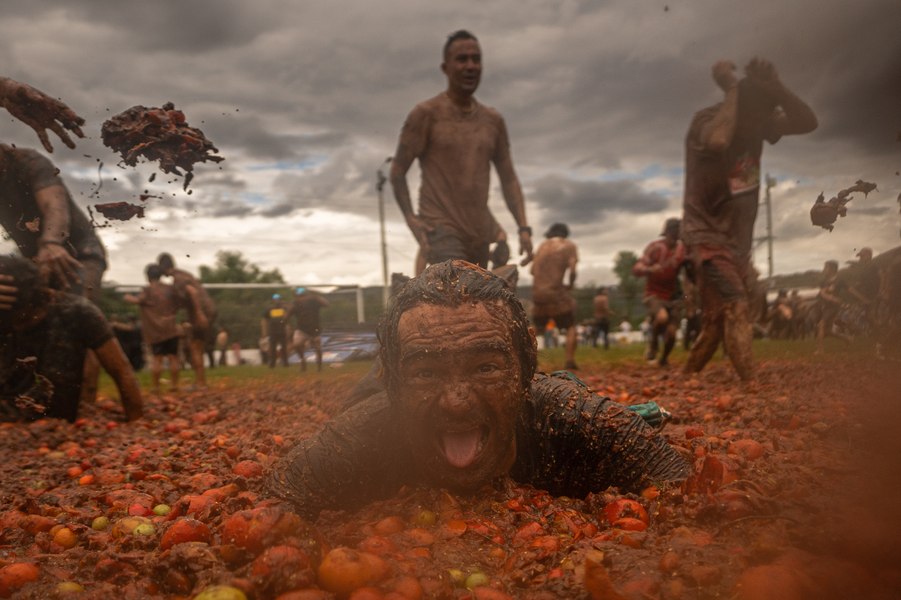 Spectacol de culoare în timpul Festivalului Columbian al Roșiilor | GALERIE FOTO