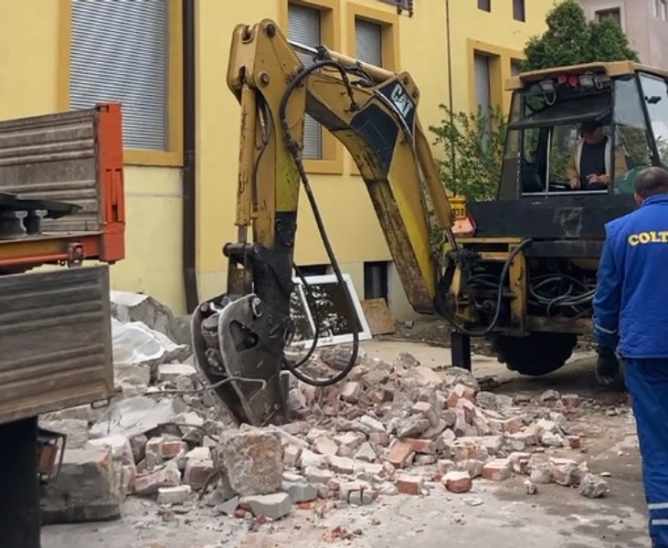 O stradă închisă de Miliție încă din anii 50, redată timișorenilor. Au început demolările FOTO VIDEO