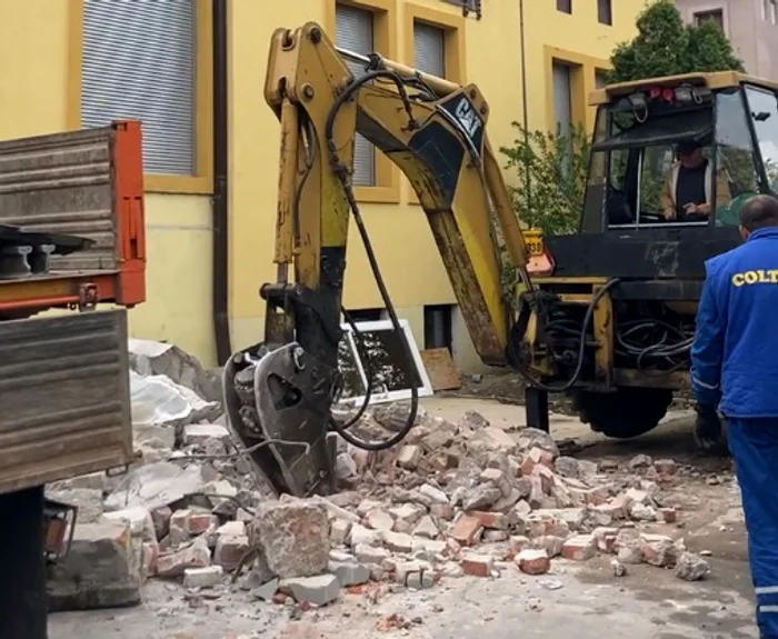 Demolare pe strada Cezar FOTO captură video