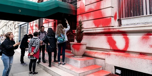 Consulatul Rusiei la New York vandalizat FOTO Profimedia