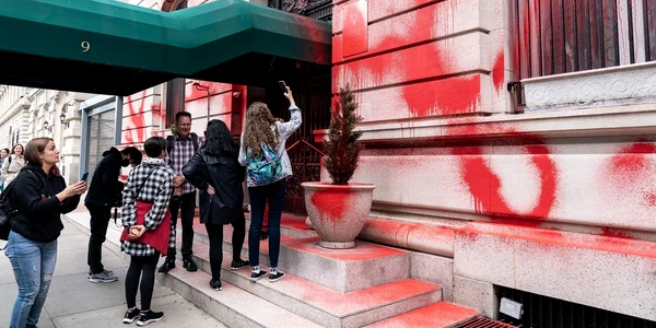 Consulatul Rusiei la New York vandalizat FOTO Profimedia