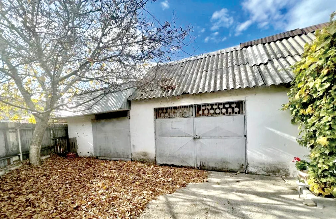 Proprietarul cere 42.000 de euro pe acest garaj FOTO Vremea Nouă