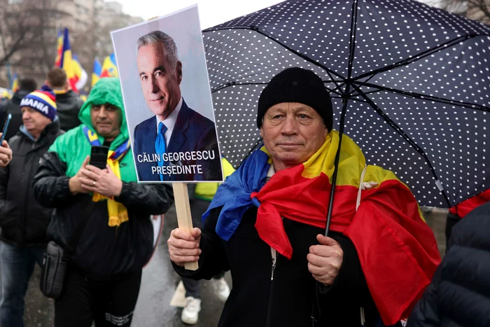 Mii de oameni ies în stradă pentru Călin Georgescu. FOTO: Inquam Photos / Octav Ganea