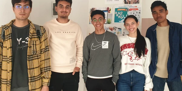 Studenții străini învață limba română la Pitești Foto A V  jpg