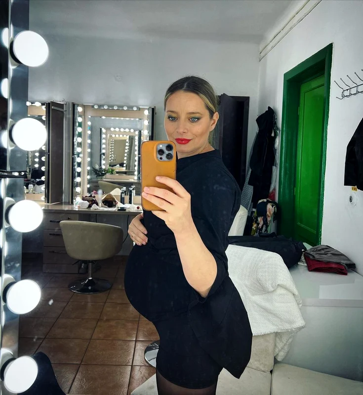laura cosoi (5) jpg