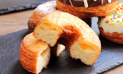 cronut crogoasa shutterstock 203495656 jpg