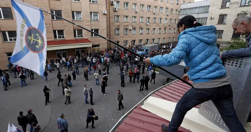 separatistii ocupa sediul administratiei din Lugansk