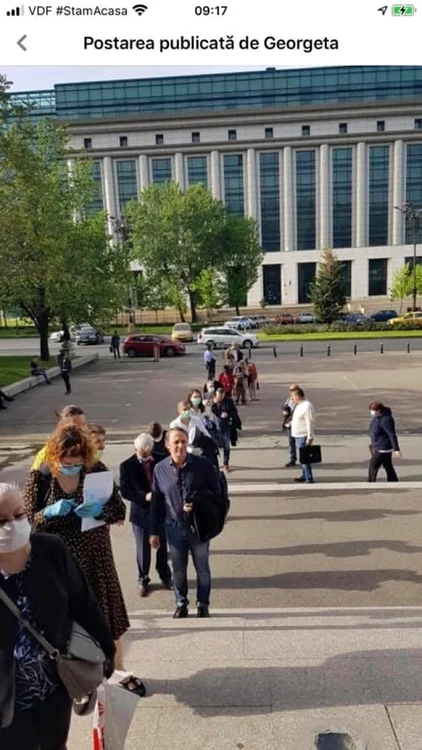 Coada la intrarea în Tribunalul Bucureşti era joi până în stradă Imagine: Adevărul