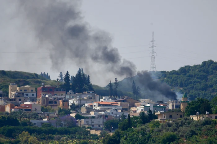 Fum de la un bombardament israelian vizibil la Al-Najariah, Liban FOTO PROFIMEDIA